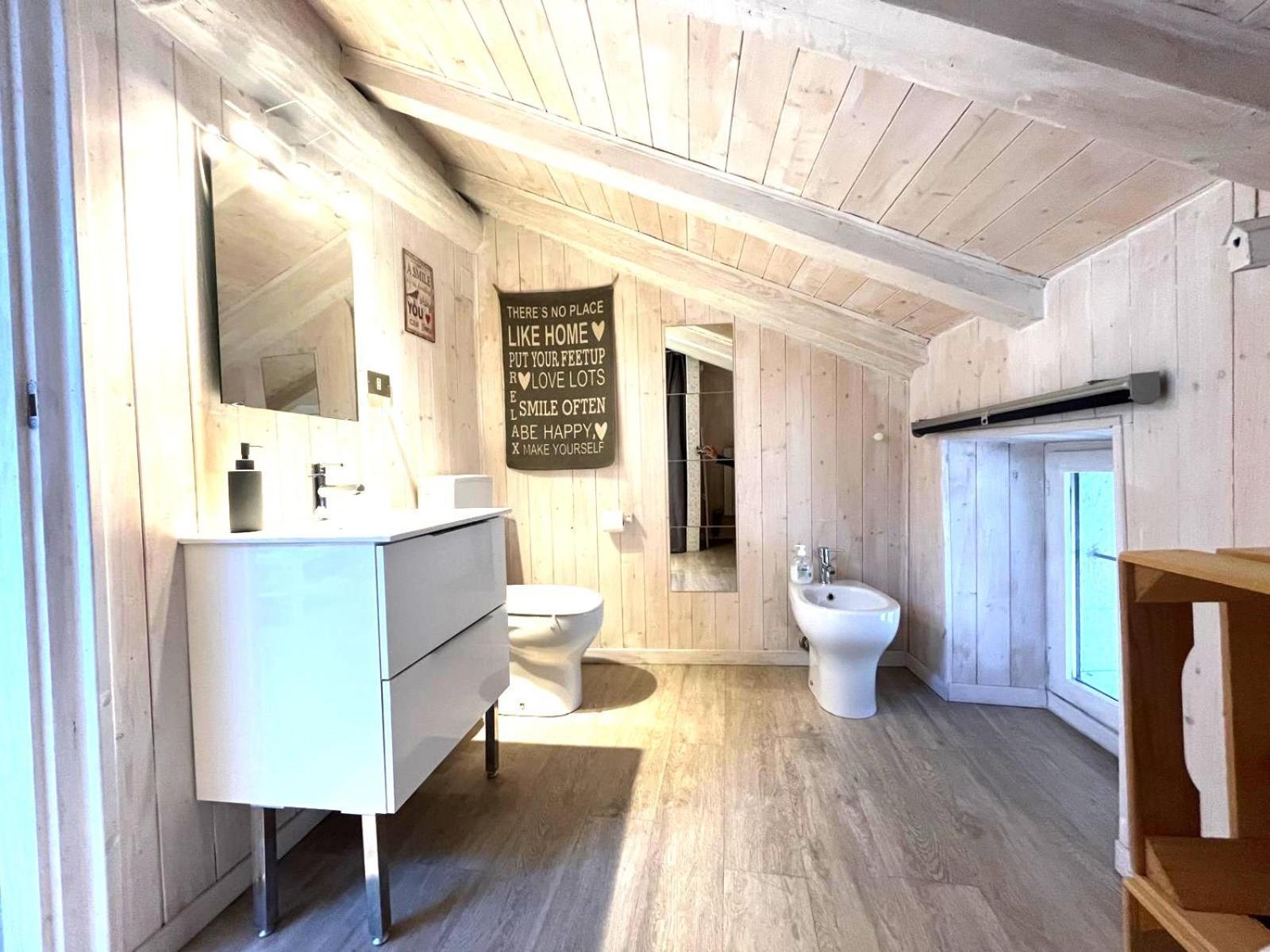 Il Piccolo Loft Nel Cuore Antico Di Aosta - You & Me Case Vacanza المظهر الخارجي الصورة