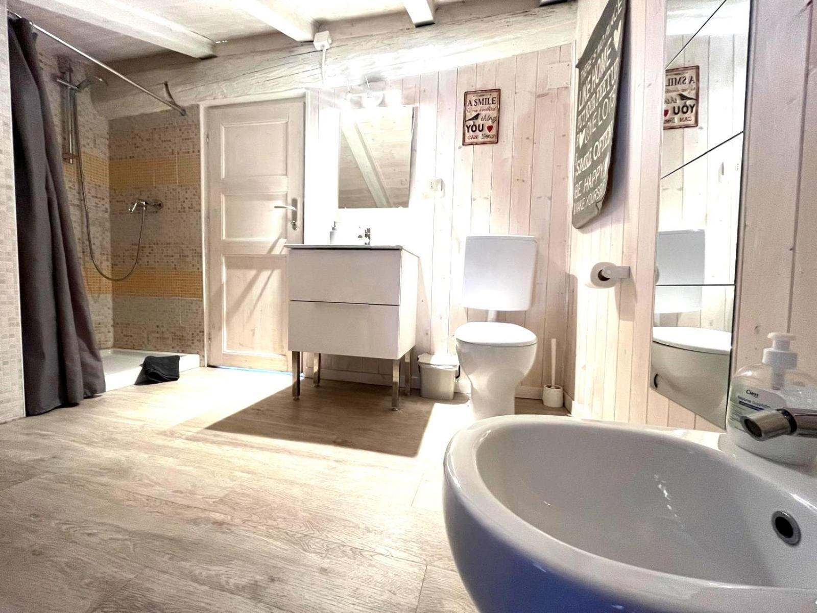 Il Piccolo Loft Nel Cuore Antico Di Aosta - You & Me Case Vacanza المظهر الخارجي الصورة